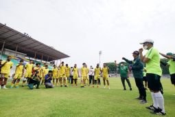 Wawali Armuji semangati para pemain Persebaya saat latihan
