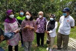 Tim "DOKAR" UB Malang kenalkan agroforestry kombinasi pada petani Kota Batu