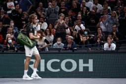 Tsitsipas mundur dari Paris Masters, Jannik Sinner kalah