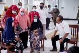 Wawali Armuji dengarkan keluh kesah lansia penghuni Griya Werda Surabaya