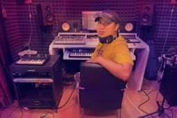 Kolaborasi dengan penyanyi Ukraina, Oghie luncurkan album mini perdana