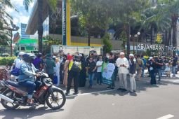 Massa Reuni 212  masih bertahan di Jalan Thamrin dan Kebon Sirih