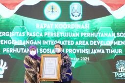 Gubernur Khofifah raih penghargaan dari Kementerian LHK