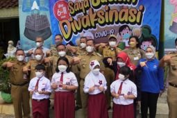 Three provinces start vaccinations for children aged 6-11