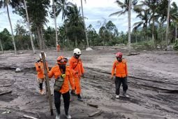 Pencarian korban erupsi semeru dihentikan sementara karena cuaca buruk