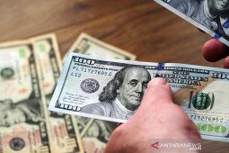 Dolar menguat di  hari pertama perdagangan 2022