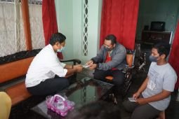 Wali Kota Kediri serahkan tabungan untuk anak yatim-piatu korban COVID-19