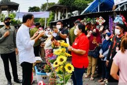 Presiden ingatkan para pedagang  pasar disiplin protokol kesehatan