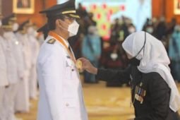 Gubernur Khofifah:  17 kepala daerah di Jatim layak terima 'rapor biru'