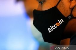 Investor buru "safe-haven", bitcoin anjlok 7,4 persen jadi 40.632 dolar
