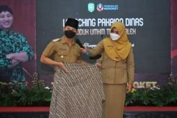 Pemkab Trenggalek resmikan pakaian dinas baru produk UMKM