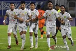 Persebaya tanpa Marselino dan Arif Satria  saat hadapi Arema FC