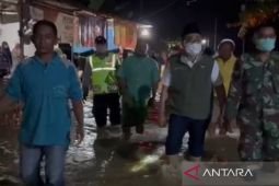 Evakuasi ratusan warga terjebak banjir di Pamekasan terus berlangsung