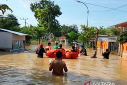 Banjir masih menggenangi dua kecamatan di Pamekasan