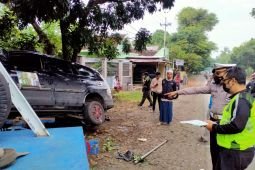 Mobil rombongan personel band d'Masiv kecelakaan di Situbondo