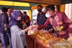 Pemkab Sumenep gelar operasi pasar untuk stabilkan harga minyak goreng