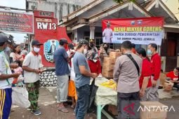 Polres Jember gelar bazar minyak goreng di kawasan pesisir