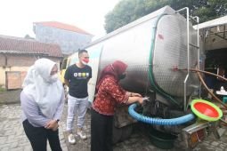 Pemkot Mojokerto gelontor 6.000 liter minyak goreng curah