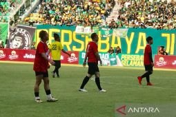 Duet Eri Cahyadi-Gibran kandaskan Bonek Skuad 3-0 di Stadion GBT