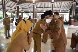 Bupati Sidoarjo minta jajarannya kurangi rapat tak efektif