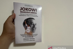 Endang Tirtana persembahkan buku bertajuk "Jokowi Manusia Arena"