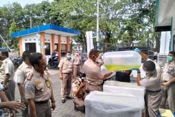 BKIPM Surabaya lepas ekspor perdana ikan koi ke Malaysia