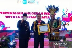 Menpora Zainudin Amali raih penghargaan dari Unesa atas kontribusi lahirkan DBON