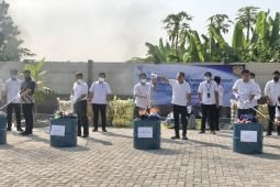 Mendag musnahkan pakaian bekas impor senilai Rp9 miliar di Karawang