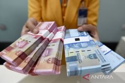 Hari ini, rupiah dibuka melemah tertekan data inflasi