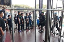 Liga 1: Sejumlah pendukung Arema FC diamankan petugas