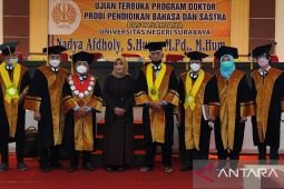 Harapkan sastra sebagai emansipasi, mahasiswa Unesa raih doktor nilai "cumlaude"
