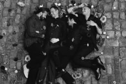 Grup musik The 1975 rilis "I'm in Love with You"