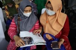 Pemkot Kediri terbitkan buku tenun ikat