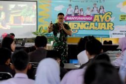 Dandim dan Ketua DPRD jadi guru dadakan di gerakan "Banyuwangi Ayo Mengajar"