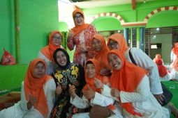 Ning Ita hadiri gema shalawat 1.000 rebana di kediaman KH. Mas'ud Yunus