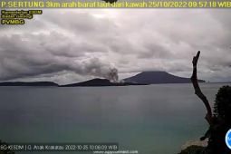 Anak Krakatau erupsi lontarkan abu setinggi 150 meter