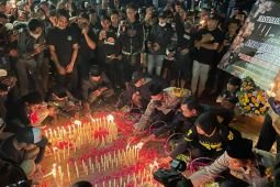 Ribuan bonekmania gelar doa bersama untuk para korban tragedi Kanjuruhan