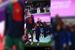 Jelang pecahkan rekor, Bocah Indonesia jadi pendamping Ronaldo masuk lapangan