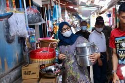 Gerakan Belanja ke Pasar Banyuwangi untuk korban banjir