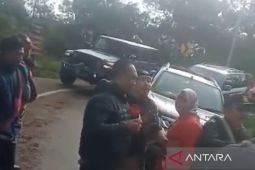 Rombongan "Jeep Rubicon" catut nama Khofifah untuk terobos lautan pasir Bromo