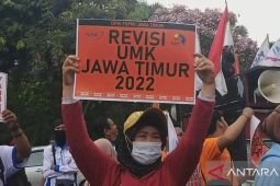 Gubernur Khofifah umumkan UMK 38 kabupaten/kota tahun 2023