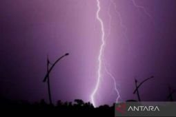 Hujan lebat disertai petir berpotensi terjadi di sejumlah wilayah Indonesia