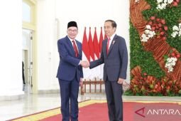 Jokowi berkeliling dengan PM Malaysia di Kebun Raya Bogor