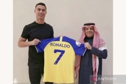 Cristiano Ronaldo dikenalkan kepada ribuan penggemar Al Nassr