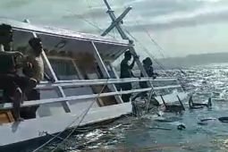 Tim SAR evakuasi penumpang kapal tenggelam di Labuan Bajo
