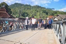 Khofifah resmikan tiga jembatan darurat di Trenggalek