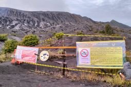 BPBD Jatim imbau warga tak dekati bibir kawah Bromo