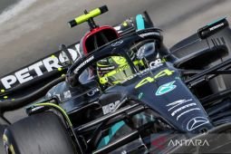 Formula 1: Hamilton masih betah di Mercedes meski mobilnya kalah kencang