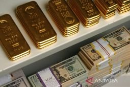 Harga emas tergelincir, investor aksi ambil untung setelah dolar AS menguat
