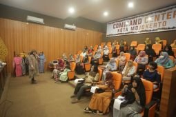 Mojokerto kembangkan ekraf batik lewat pelatihan desain busana